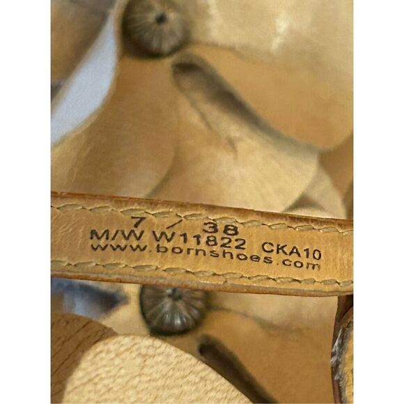 Born Hand Crafted Footwear Women’s 7 Floral Strappy Sandals Slip Ons Read - Picture 9 of 11